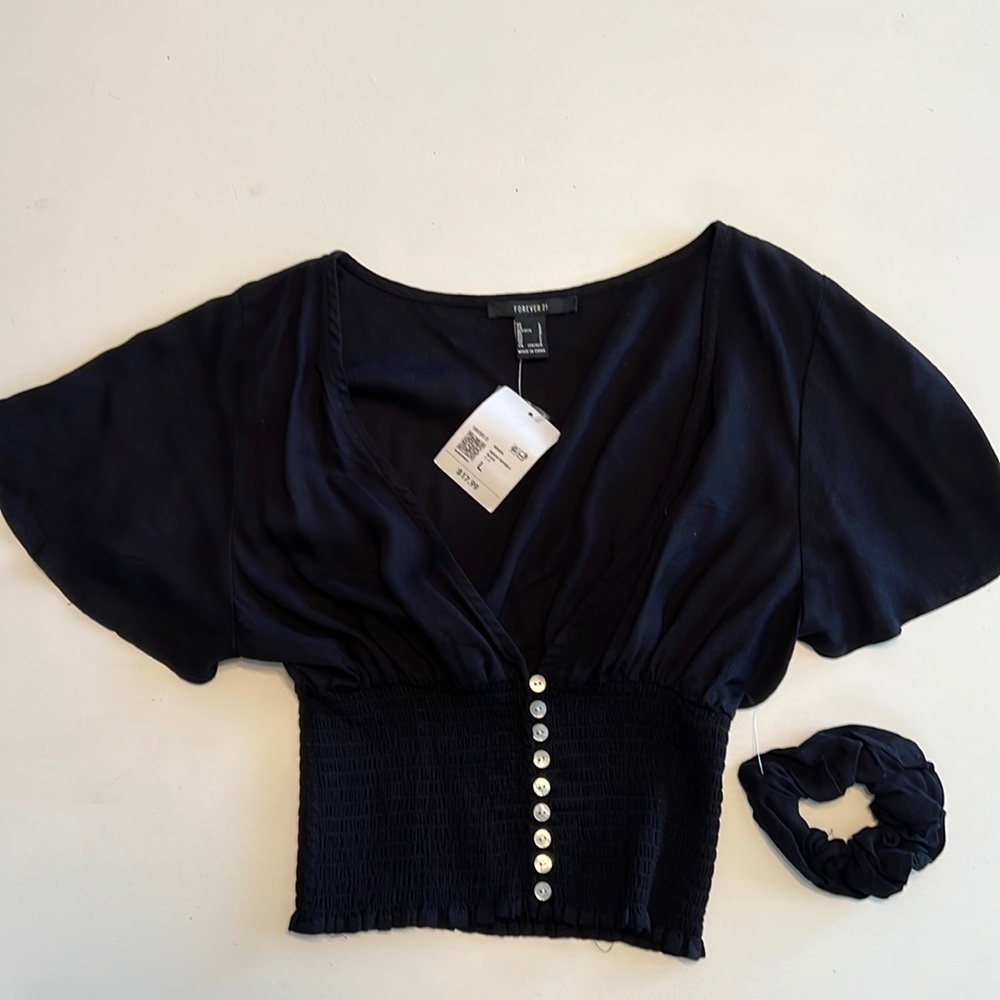 Brand-new blouse. Super cute and can be worn over a tank top.